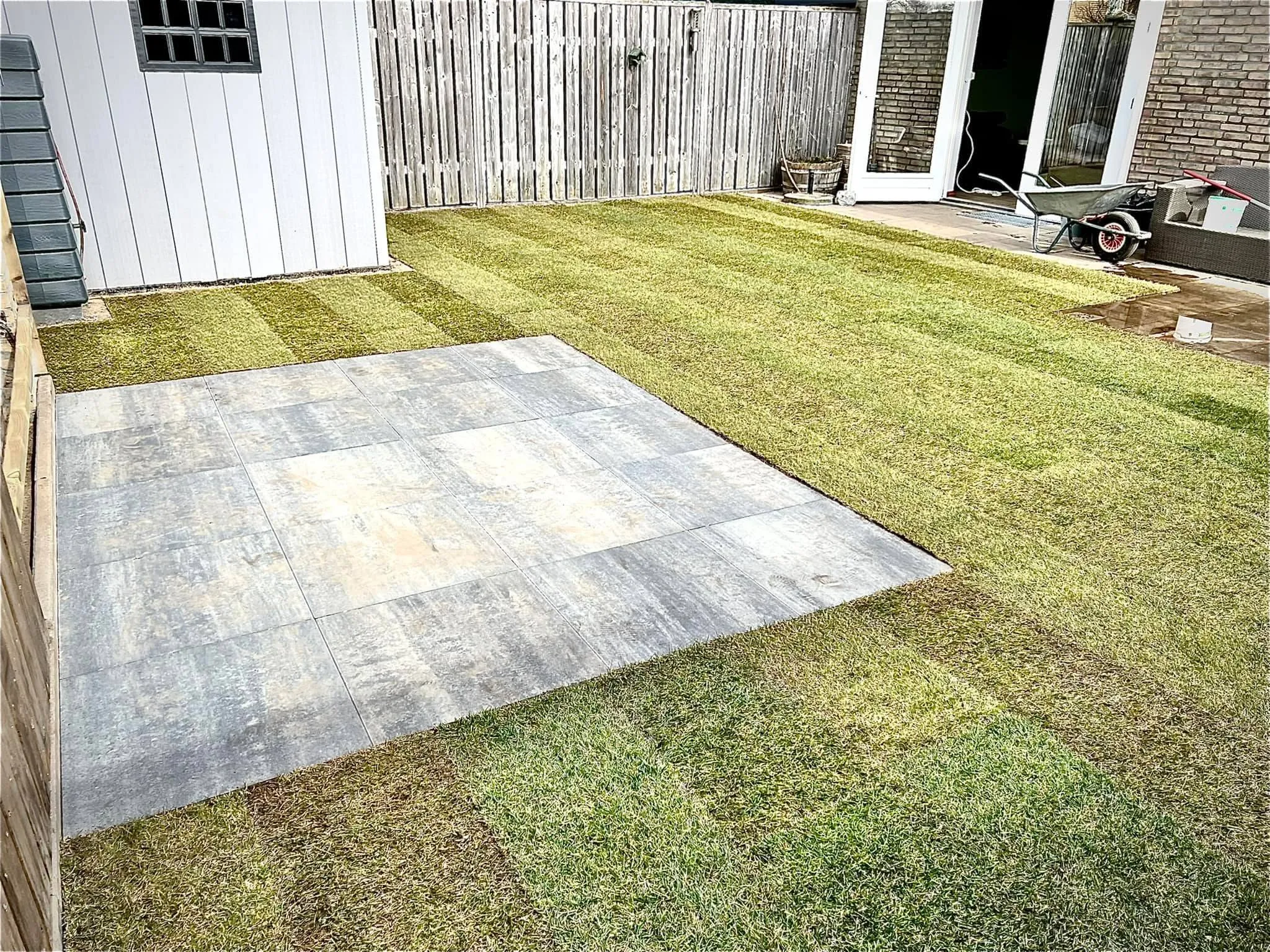 Gazon met diagonaal terras