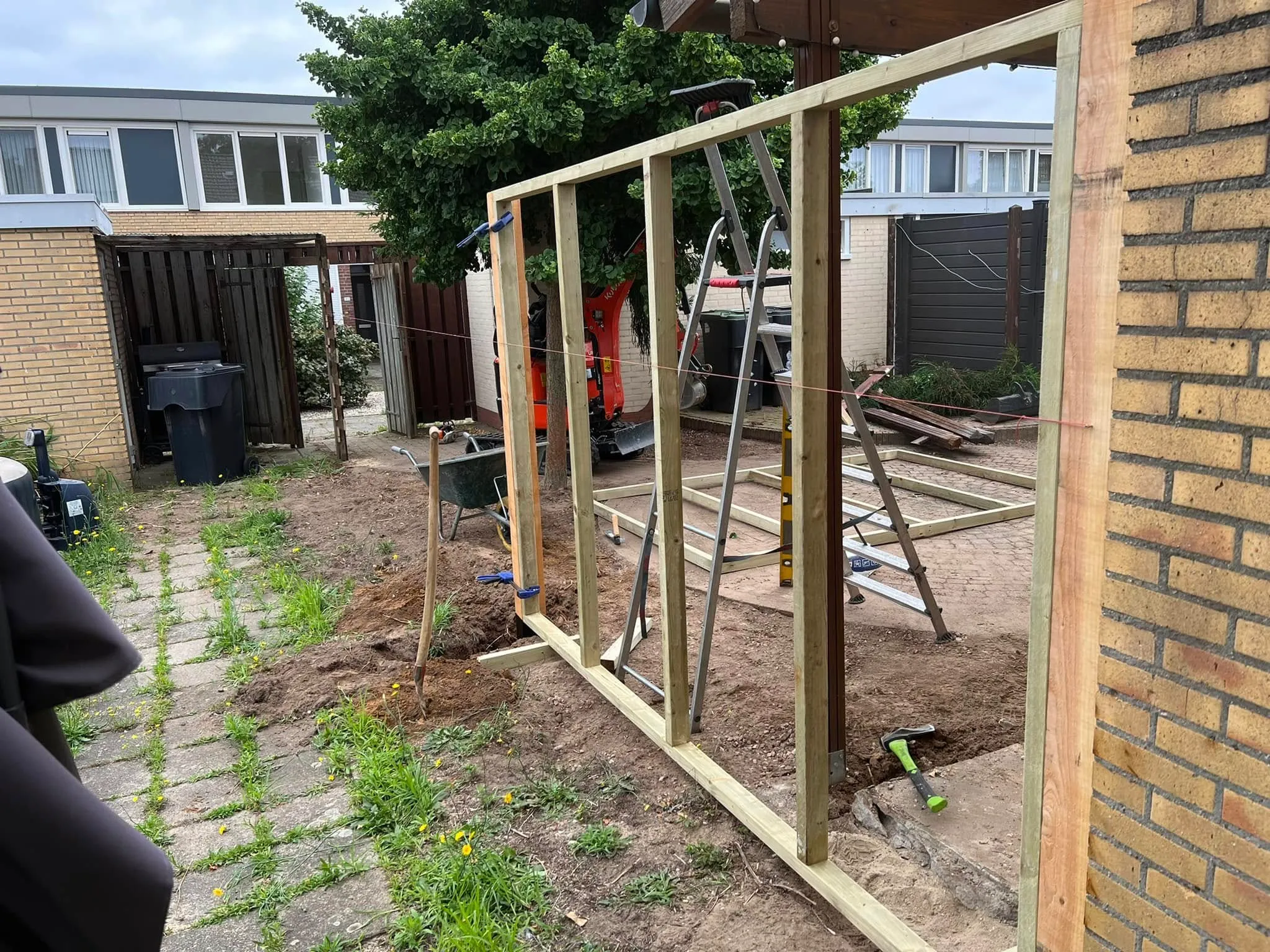 Overkapping in aanbouw