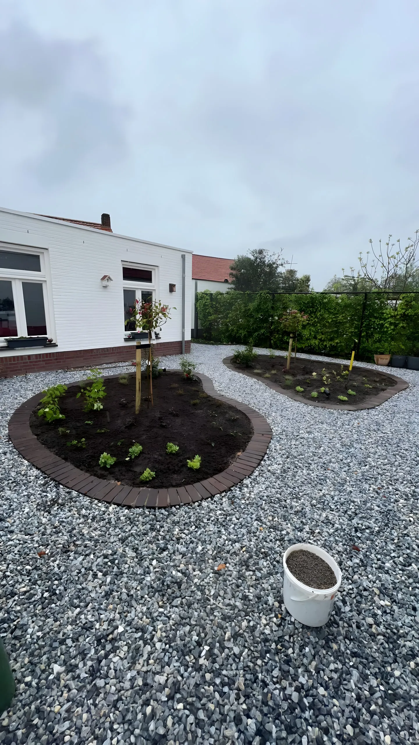 Voortuin borders rond de woning